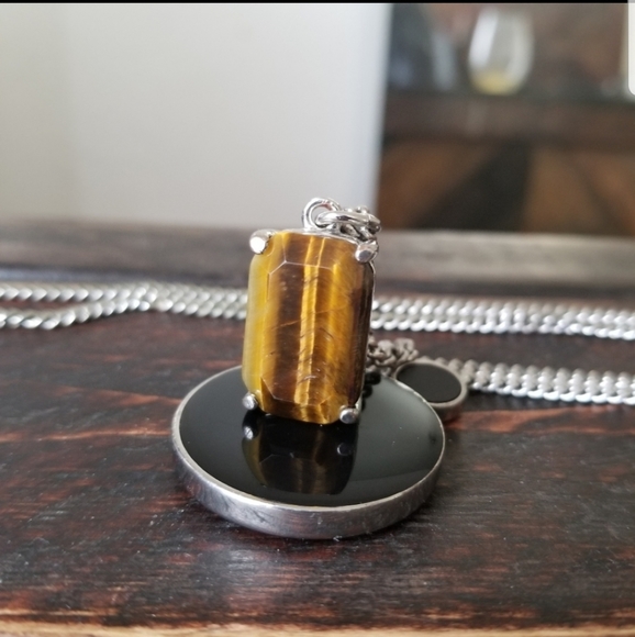 **TRADE** - Picture 4 of 4